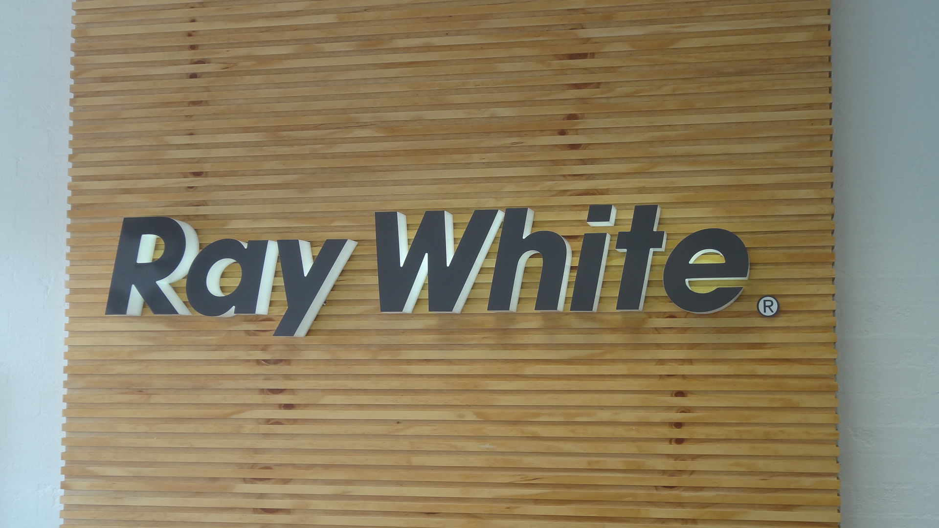 reception sign ray white